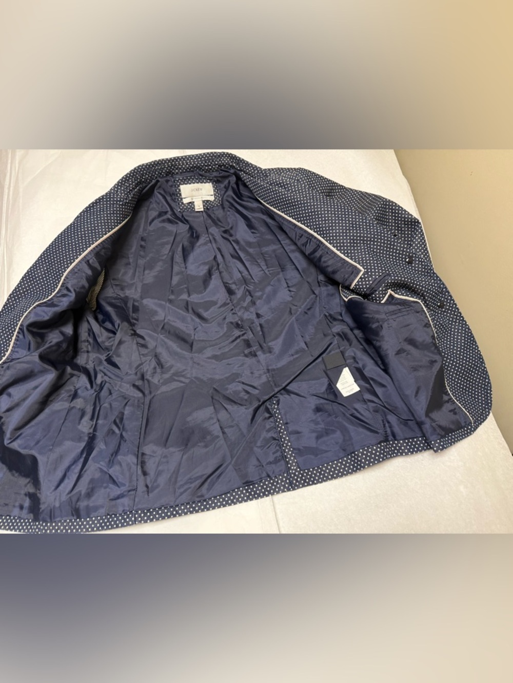 J.Crew schoolboy blazer in a navy blue and white polka dot pattern. 🔵 - Picture 4 of 12
